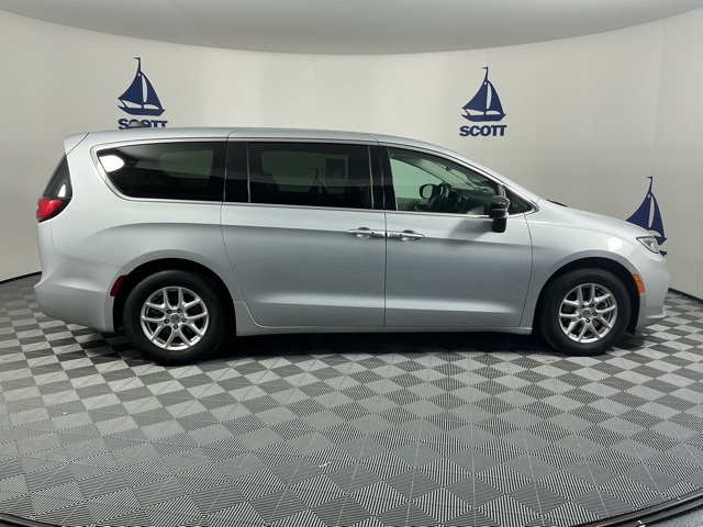 used 2024 Chrysler Pacifica car, priced at $29,474