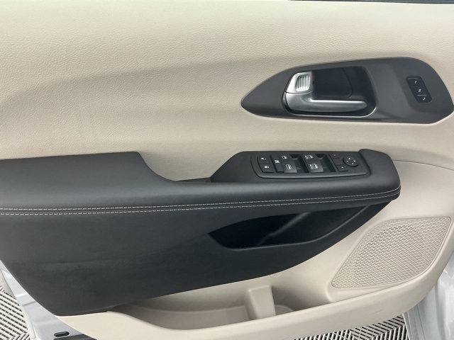 used 2024 Chrysler Pacifica car, priced at $29,474