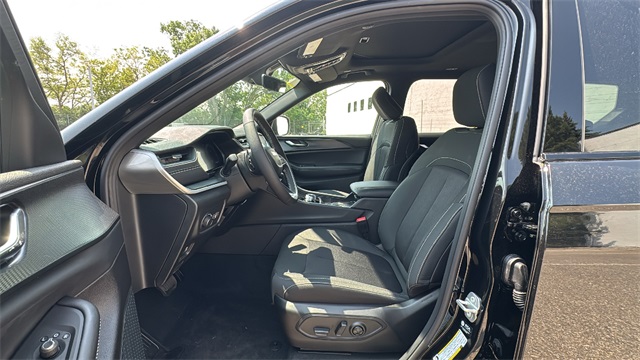 new 2025 Jeep Grand Cherokee L car, priced at $44,565