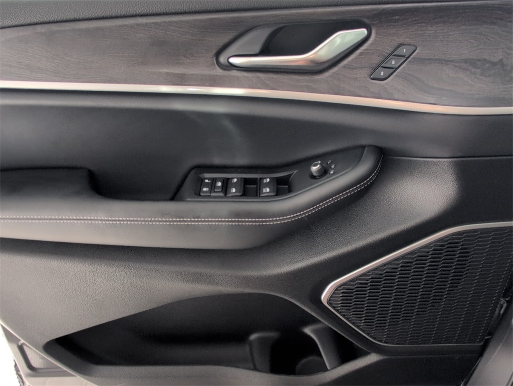 new 2025 Jeep Grand Cherokee car, priced at $48,680