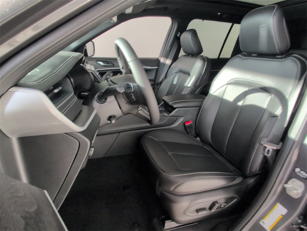 new 2025 Jeep Grand Cherokee car, priced at $48,680