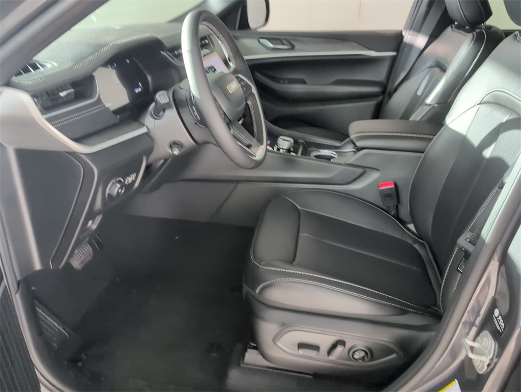 new 2025 Jeep Grand Cherokee car, priced at $48,680