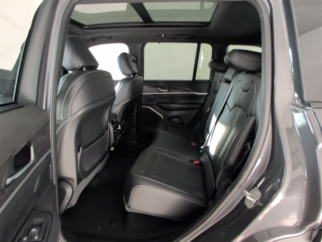 new 2025 Jeep Grand Cherokee car, priced at $48,680