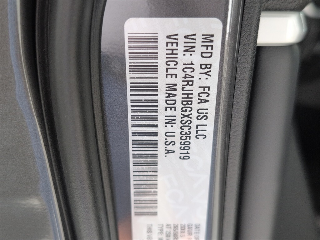 new 2025 Jeep Grand Cherokee car, priced at $48,680