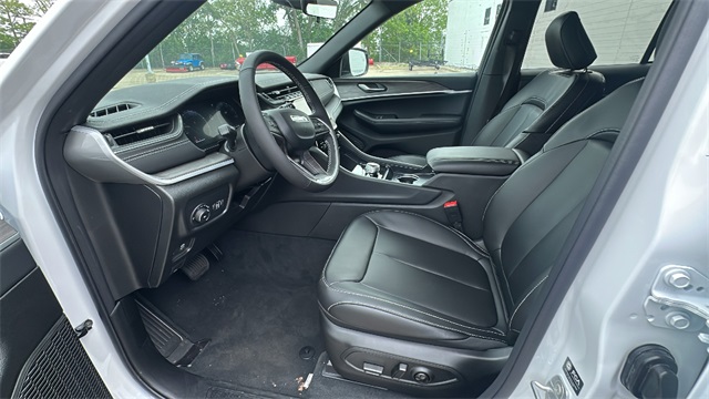 new 2025 Jeep Grand Cherokee car, priced at $45,744
