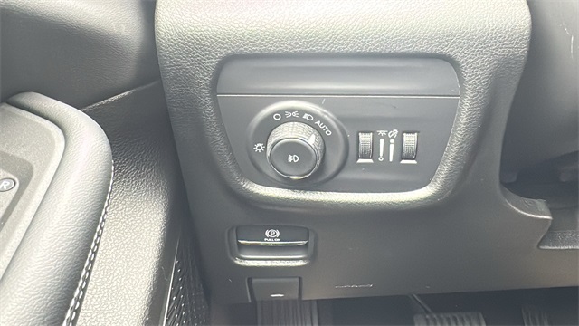 new 2025 Jeep Grand Cherokee car, priced at $45,744