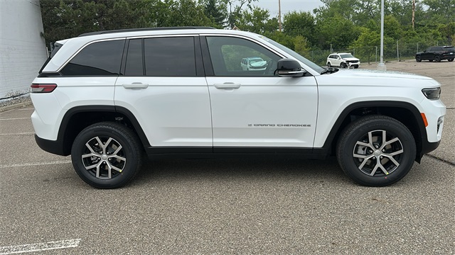 new 2025 Jeep Grand Cherokee car, priced at $45,744