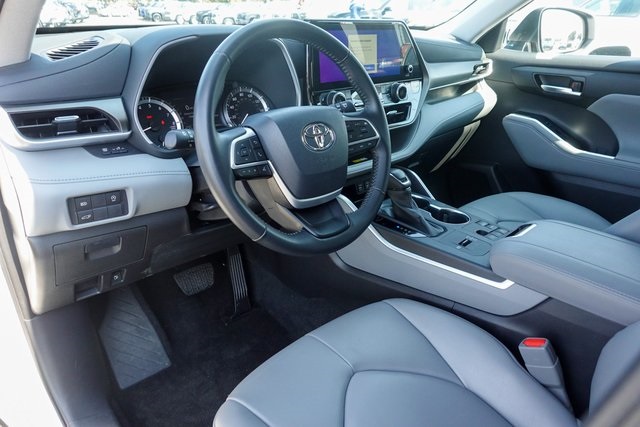 used 2023 Toyota Highlander car, priced at $36,255