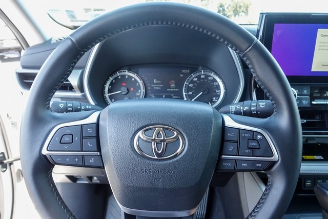 used 2023 Toyota Highlander car, priced at $36,255