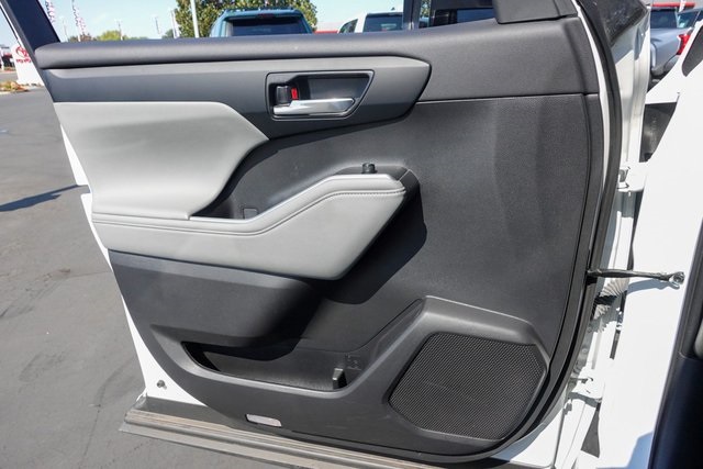used 2023 Toyota Highlander car, priced at $36,255