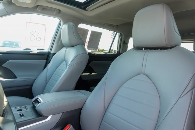 used 2023 Toyota Highlander car, priced at $36,255