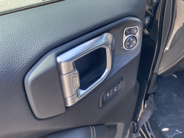 new 2025 Jeep Wrangler car, priced at $47,407