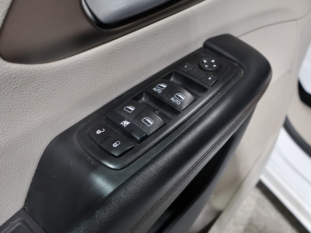 used 2017 Chrysler Pacifica car, priced at $11,500