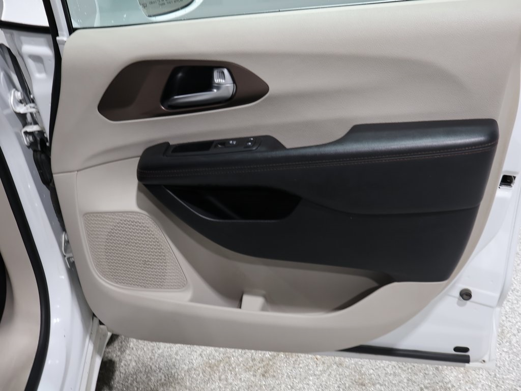 used 2017 Chrysler Pacifica car, priced at $11,500