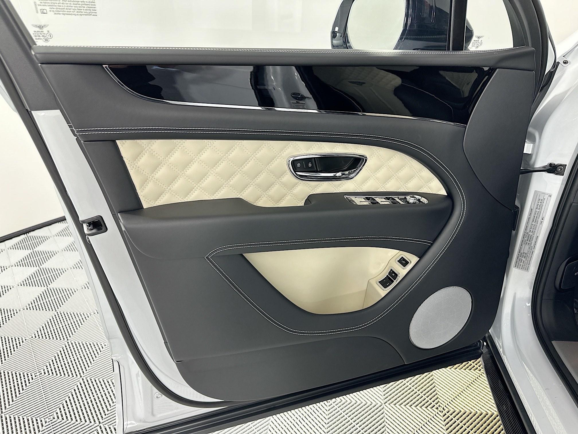 new 2025 Bentley Bentayga car