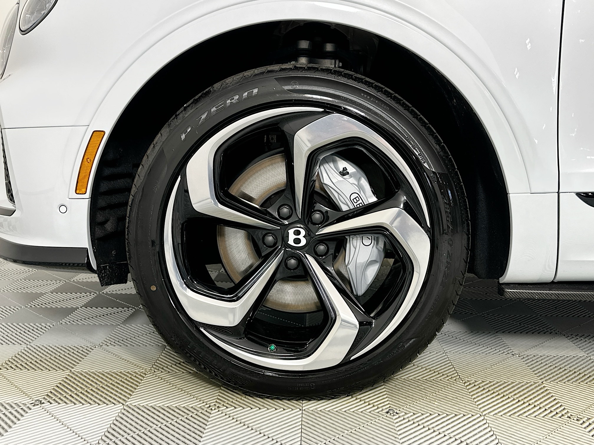 new 2025 Bentley Bentayga car