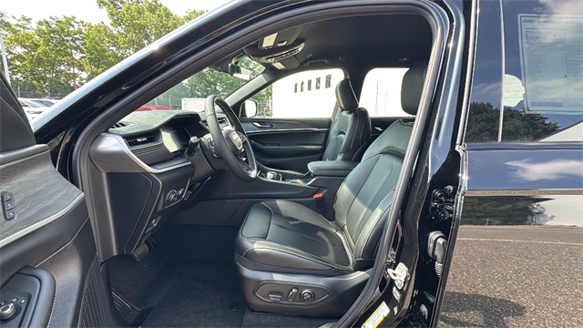 new 2025 Jeep Grand Cherokee car, priced at $47,453