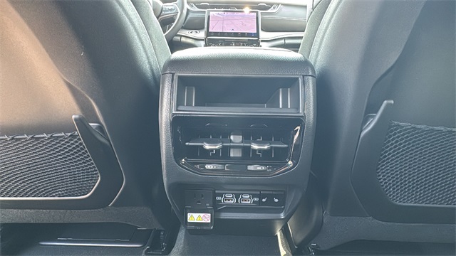 new 2025 Jeep Grand Cherokee car, priced at $47,453