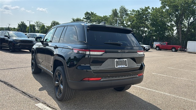new 2025 Jeep Grand Cherokee car, priced at $47,453