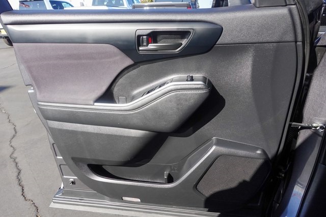 used 2023 Toyota Highlander car, priced at $31,000