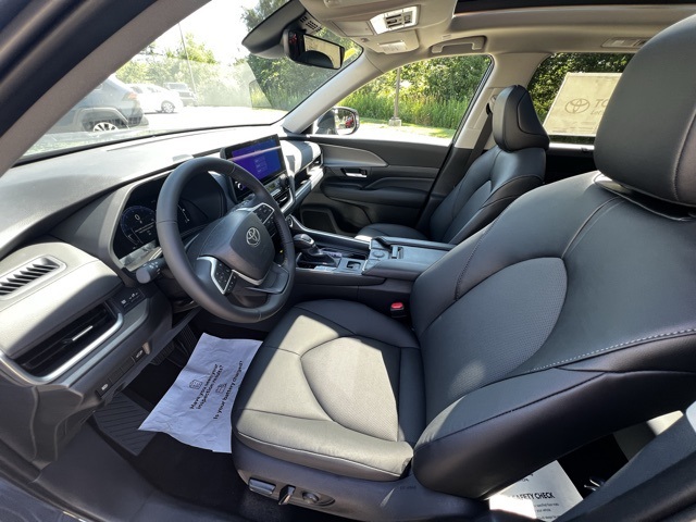 new 2025 Toyota Grand Highlander car, priced at $47,123