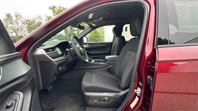 new 2025 Jeep Grand Cherokee car, priced at $42,848