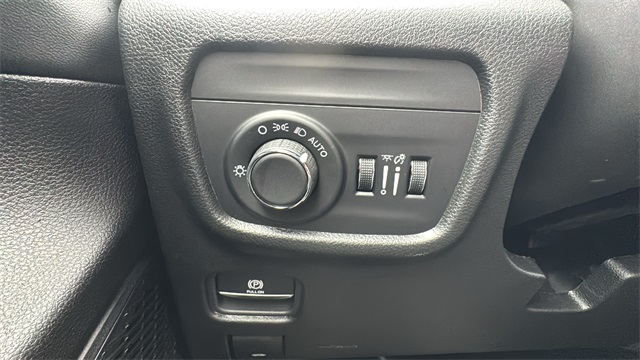 new 2025 Jeep Grand Cherokee car, priced at $42,848