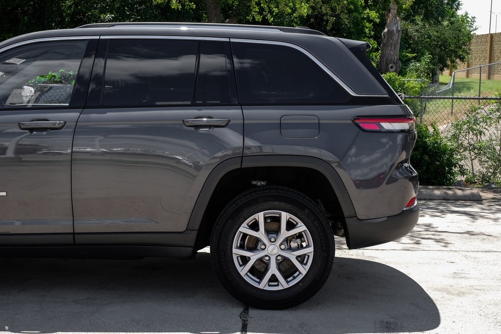 used 2022 Jeep Grand Cherokee car, priced at $30,327