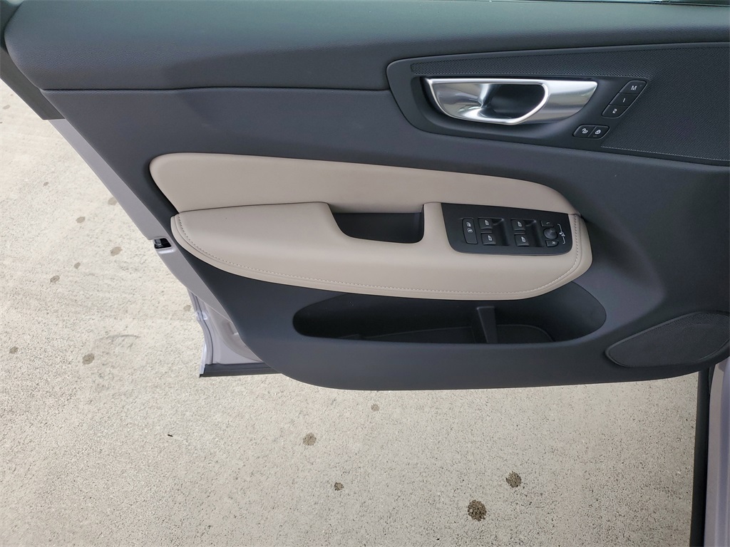 new 2026 Volvo XC60 car, priced at $48,435
