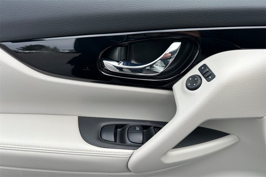 used 2022 Nissan Rogue Sport car, priced at $25,909