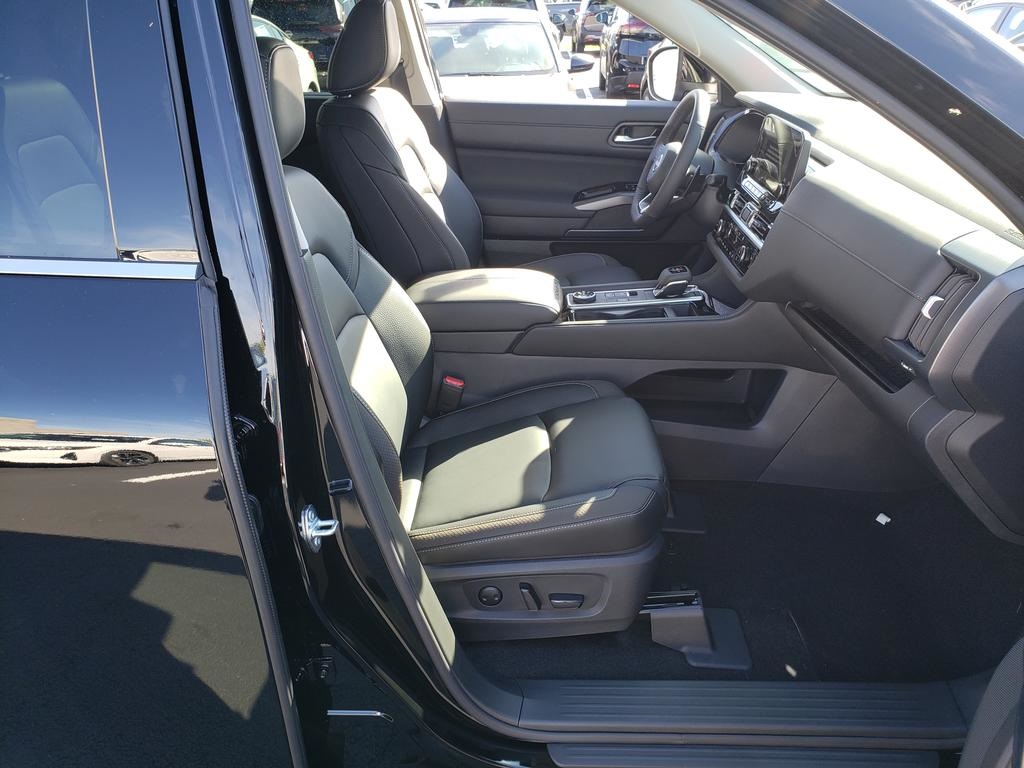 new 2025 Nissan Pathfinder car, priced at $38,024