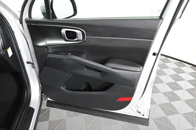 used 2022 Kia Sorento Hybrid car, priced at $27,414