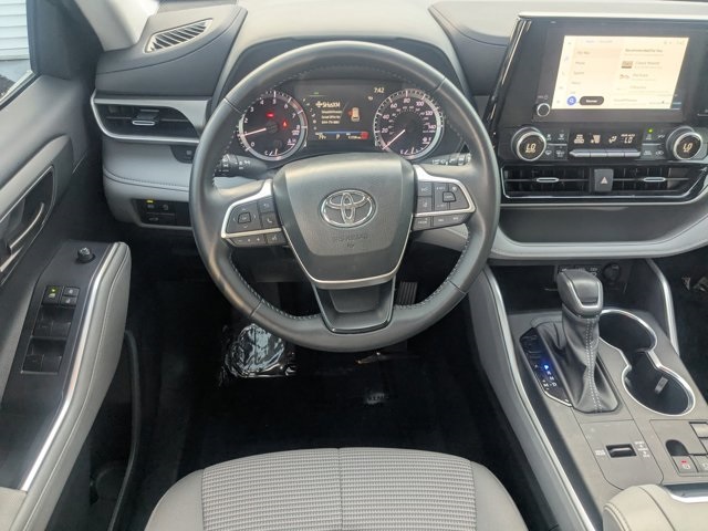 used 2024 Toyota Highlander car, priced at $37,681