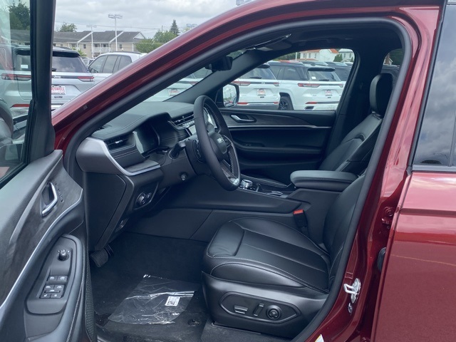 new 2025 Jeep Grand Cherokee L car, priced at $51,074