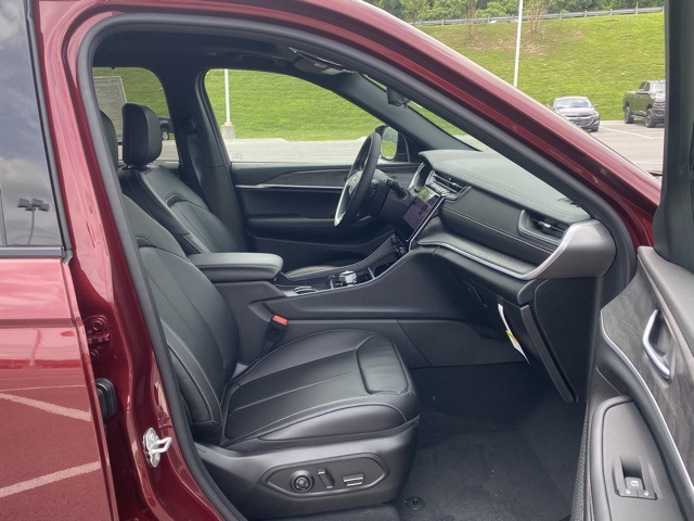 new 2025 Jeep Grand Cherokee L car, priced at $51,074