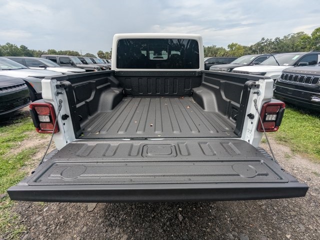 new 2025 Jeep Gladiator car, priced at $43,250