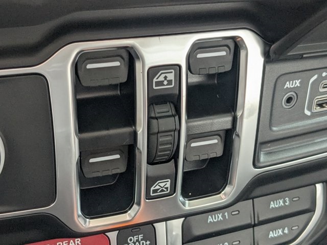 new 2025 Jeep Gladiator car, priced at $43,250