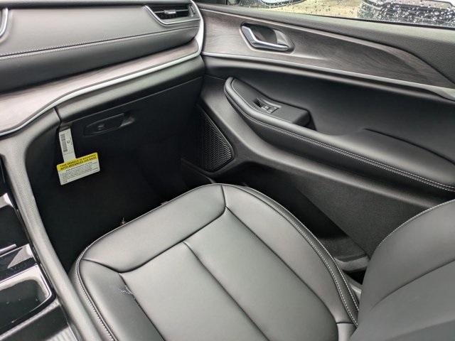 new 2025 Jeep Grand Cherokee car, priced at $36,125