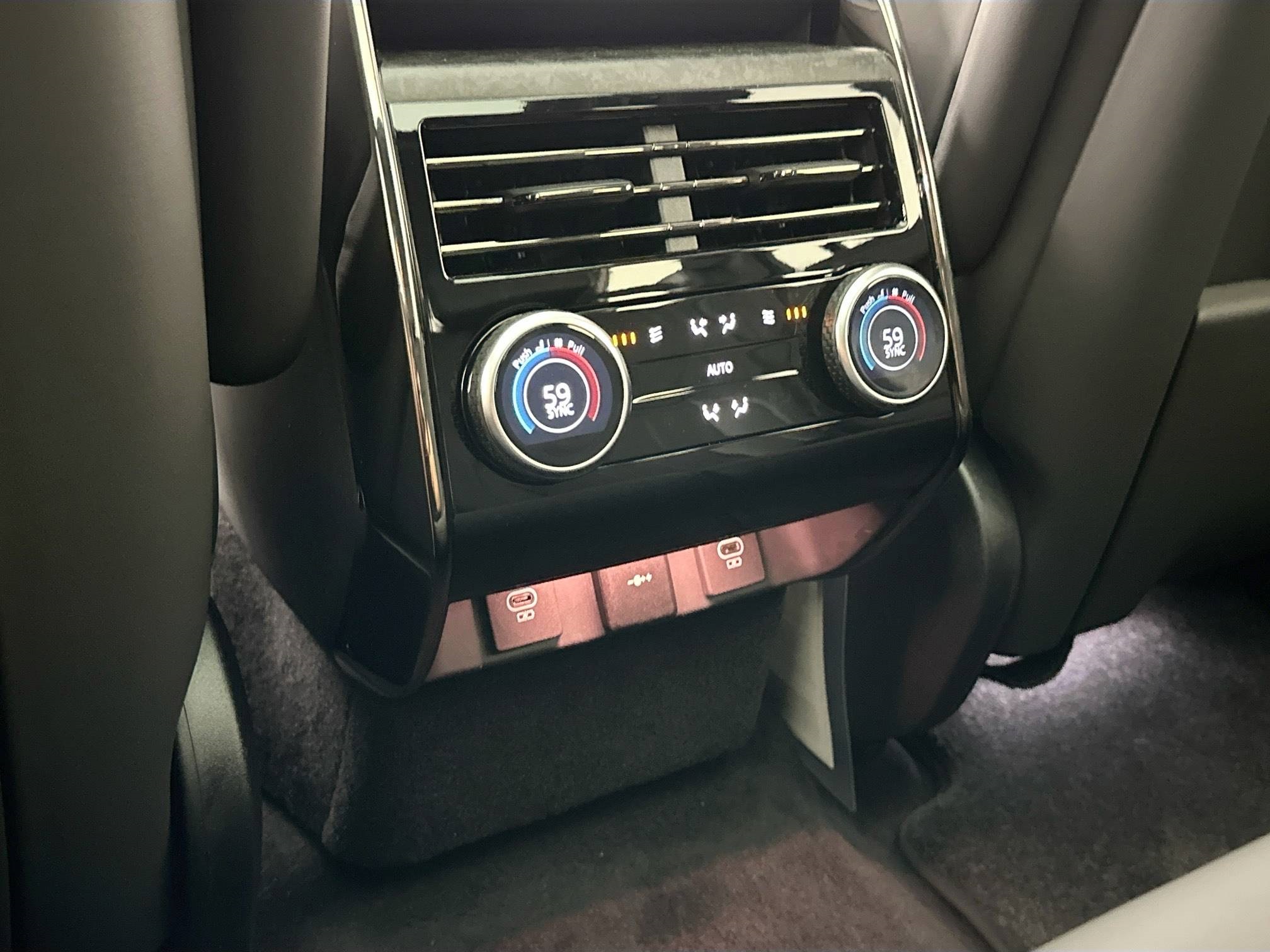 new 2025 Land Rover Range Rover Sport car, priced at $130,320