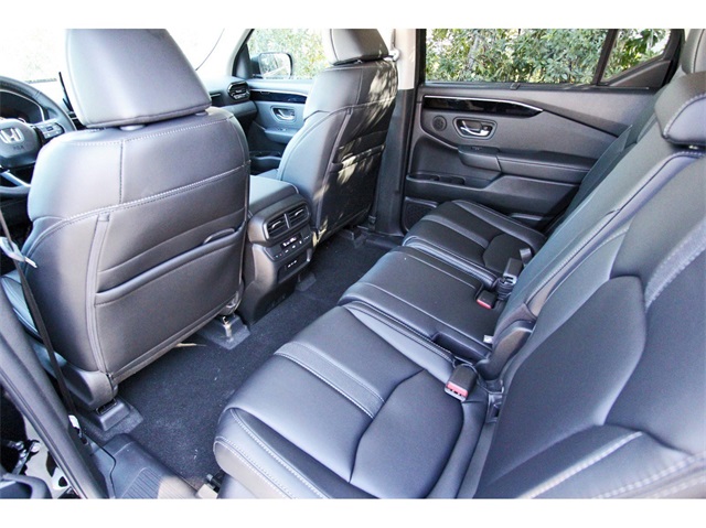 new 2025 Honda Pilot car, priced at $44,976