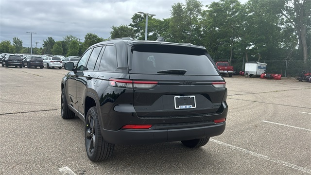 new 2025 Jeep Grand Cherokee car, priced at $48,703