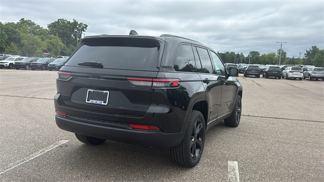 new 2025 Jeep Grand Cherokee car, priced at $48,703