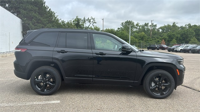 new 2025 Jeep Grand Cherokee car, priced at $48,703