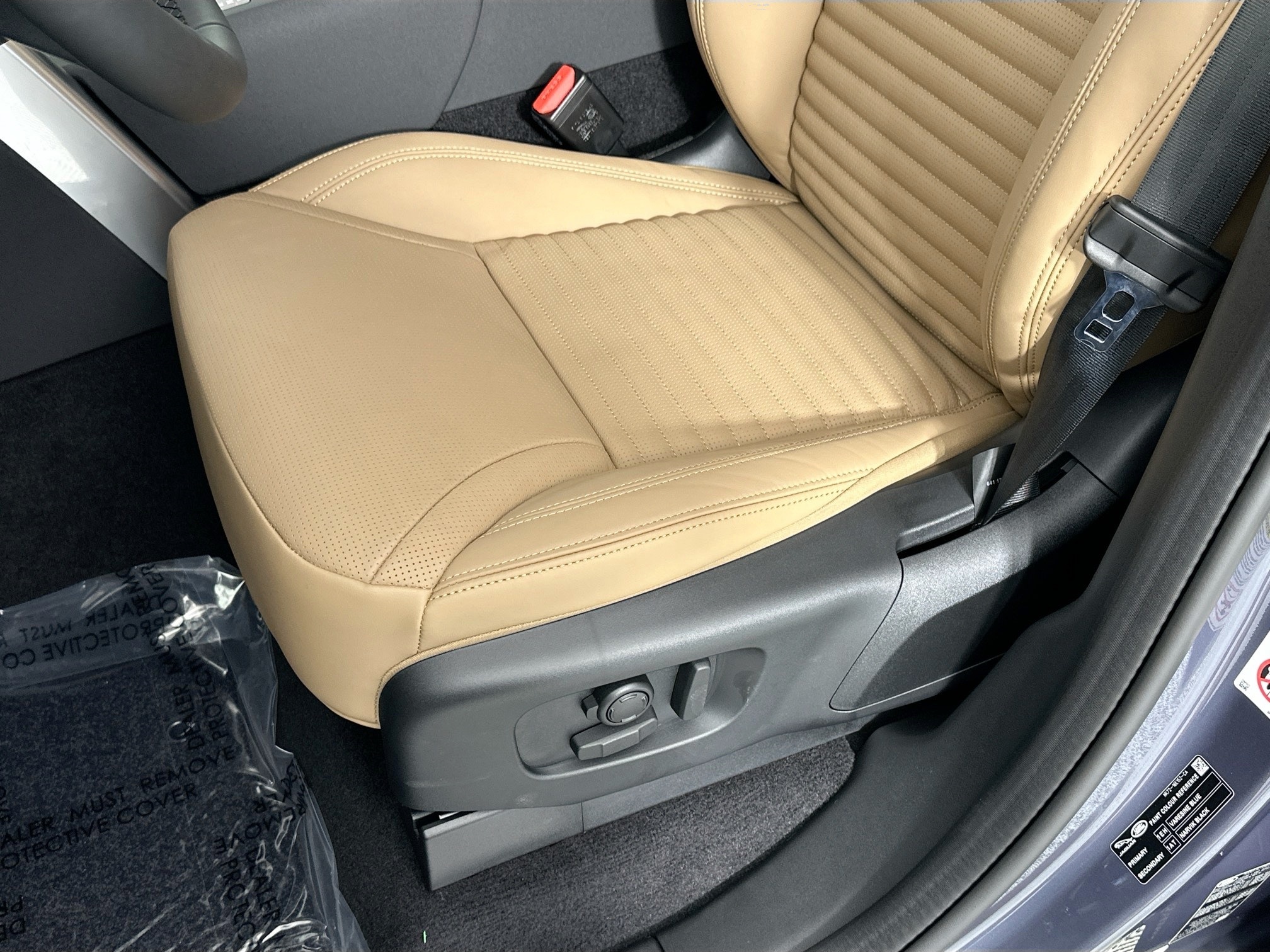 new 2025 Land Rover Discovery car, priced at $75,510
