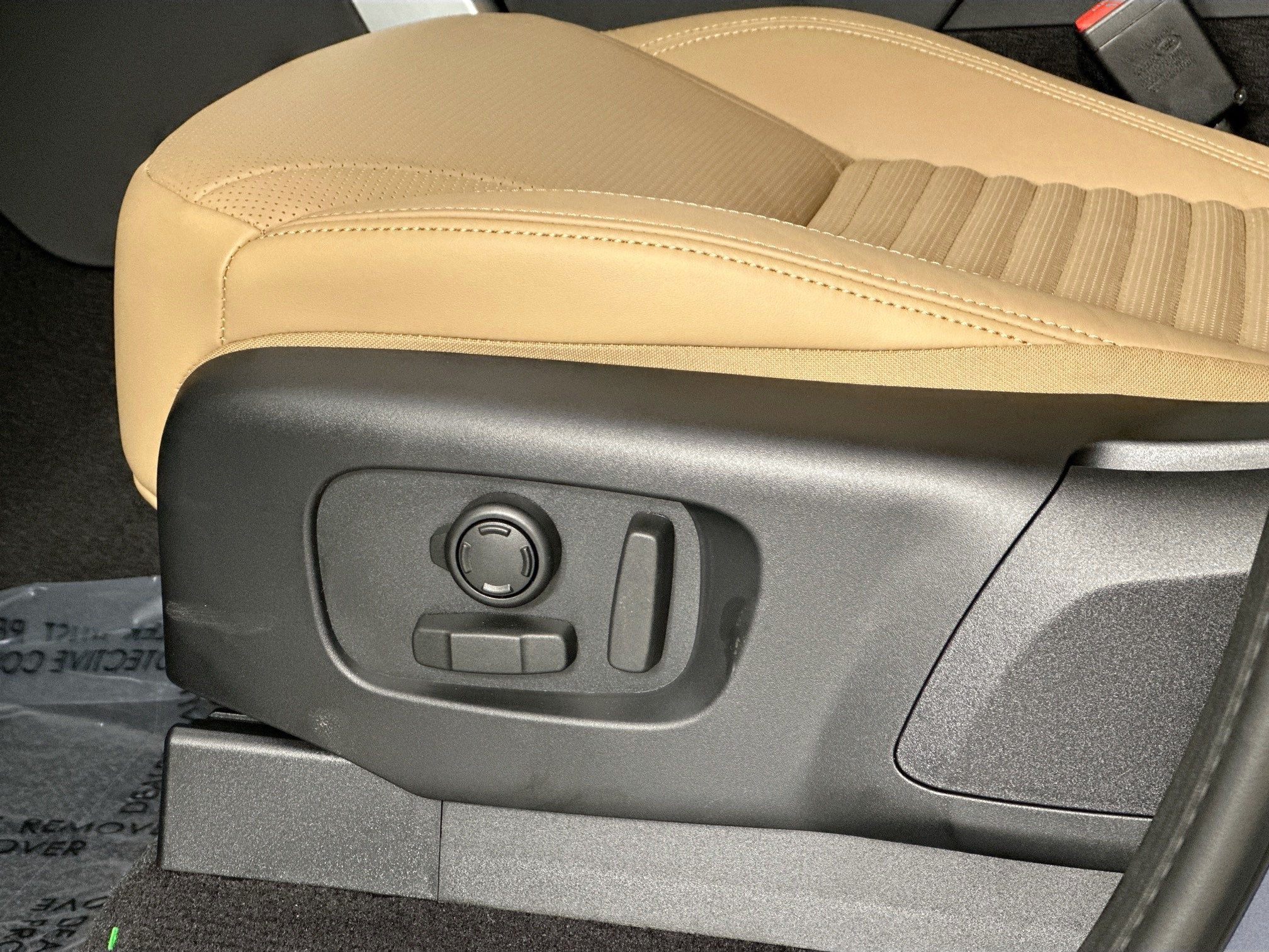 new 2025 Land Rover Discovery car, priced at $75,510