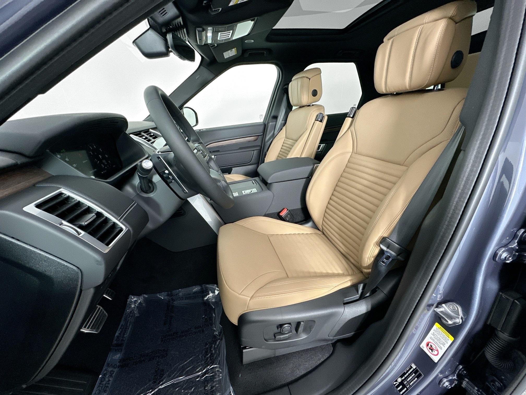 new 2025 Land Rover Discovery car, priced at $75,510