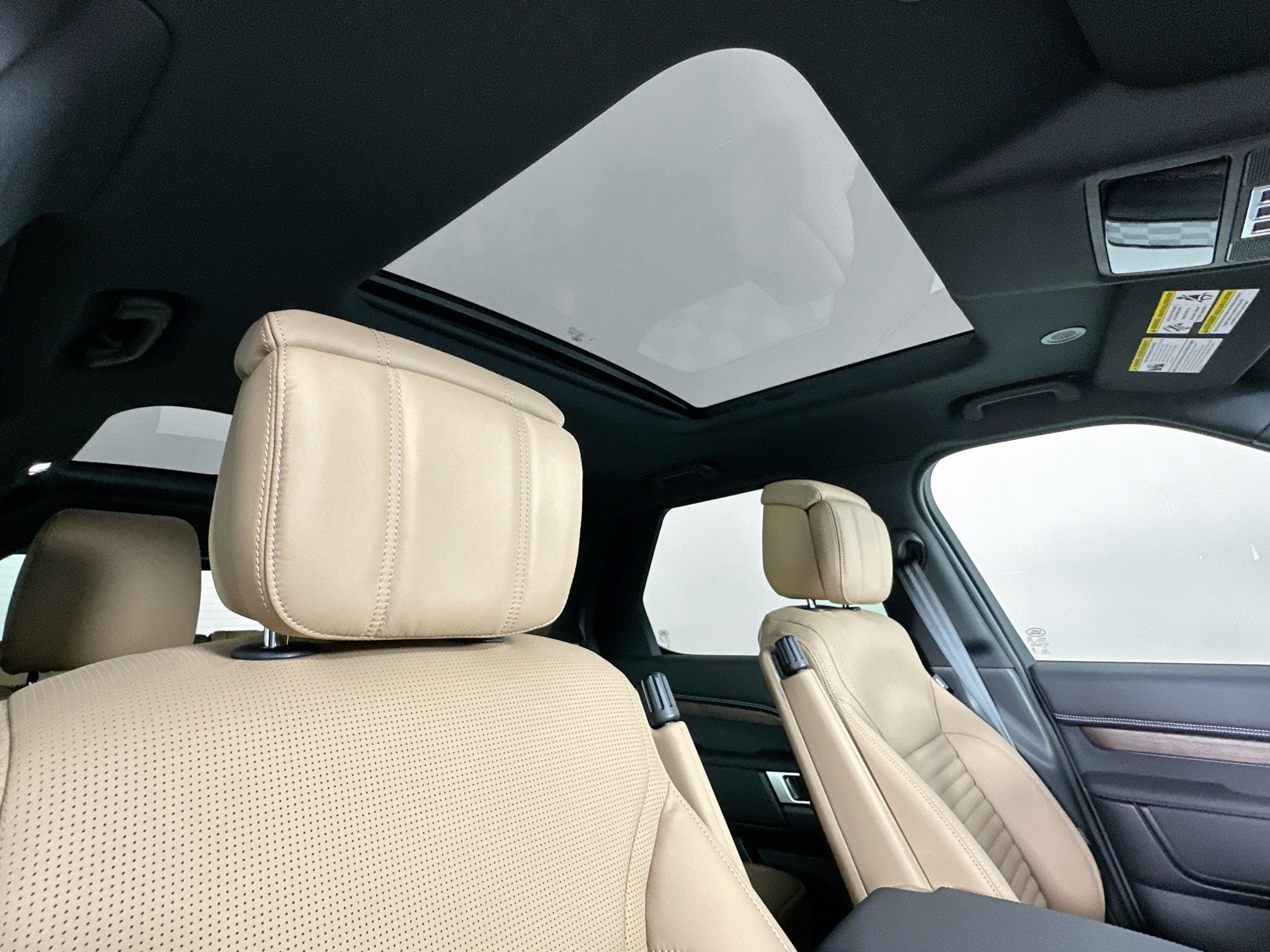 new 2025 Land Rover Discovery car, priced at $75,510