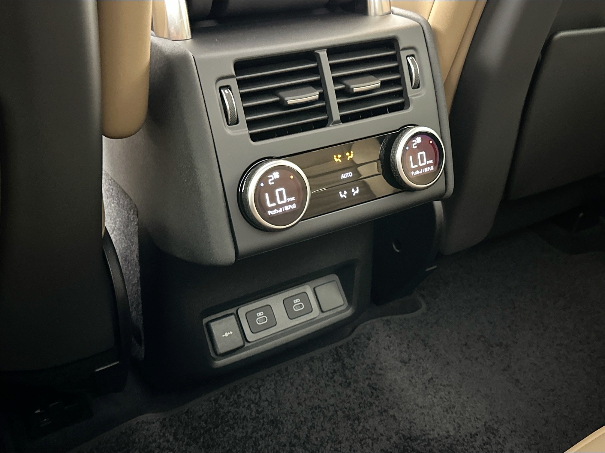 new 2025 Land Rover Discovery car, priced at $75,510