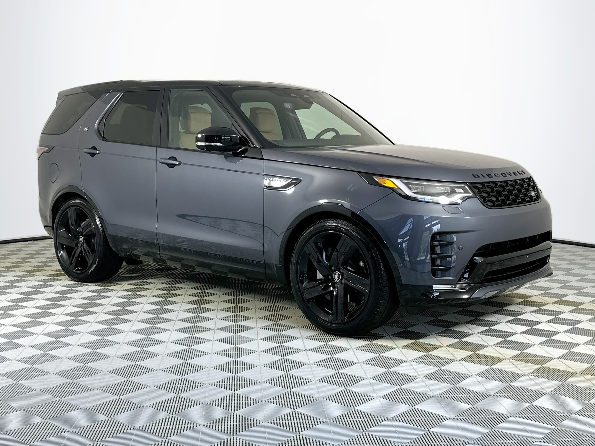 new 2025 Land Rover Discovery car, priced at $75,510