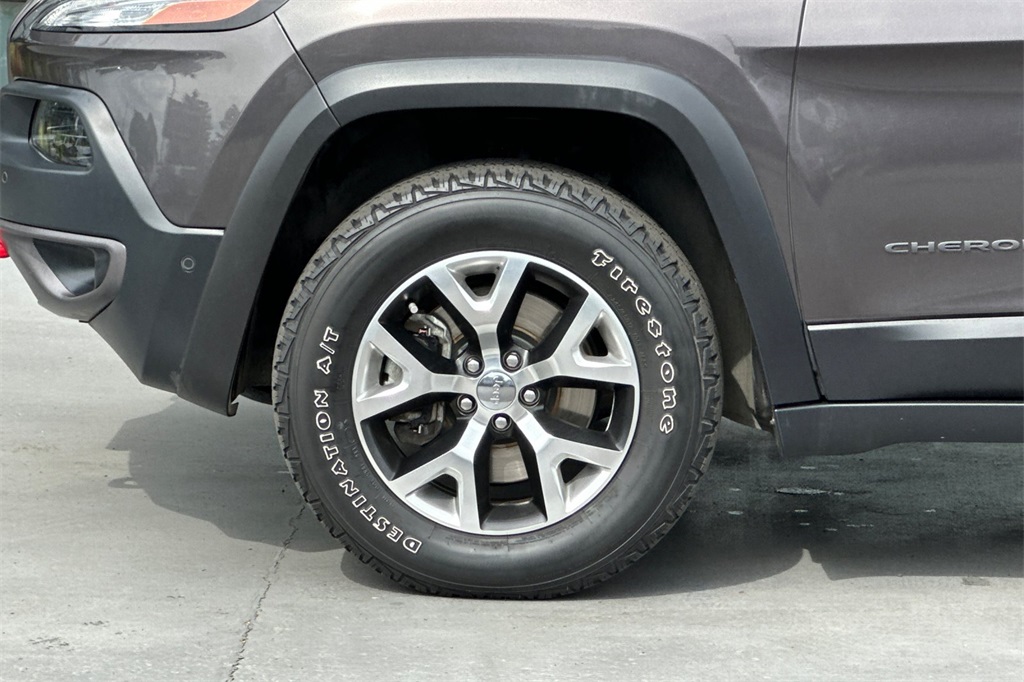 used 2015 Jeep Cherokee car, priced at $12,951